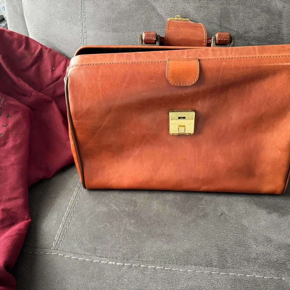 Elegant Brown Leather Briefcase